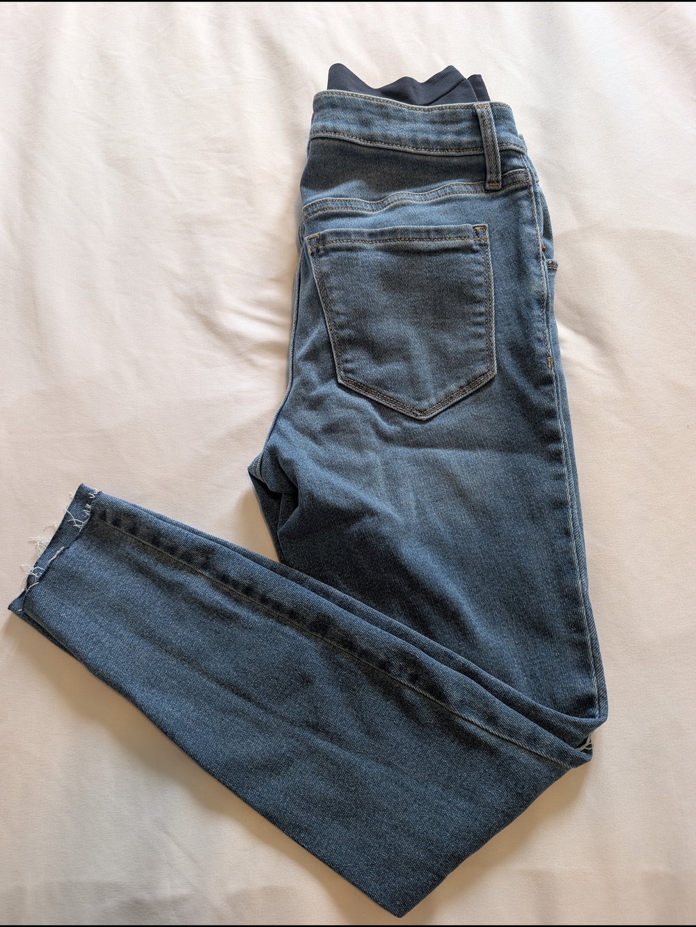 Old Navy Women's Maternity Distressed Skinny Jeans Size 4